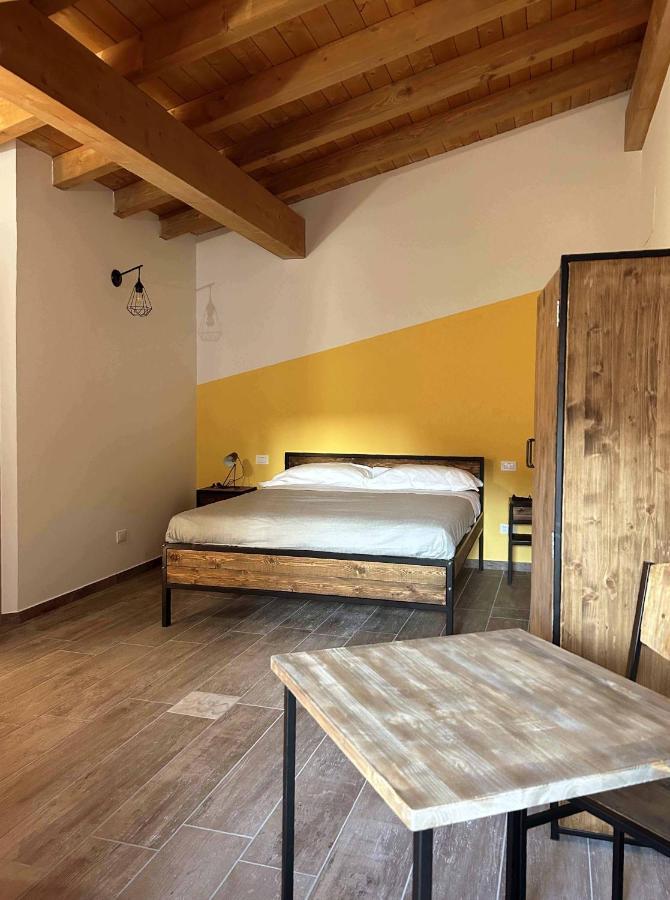 La Volpe Rossa Rooms And Apartments Сан-Феличе-дель-Бенако Номер фото