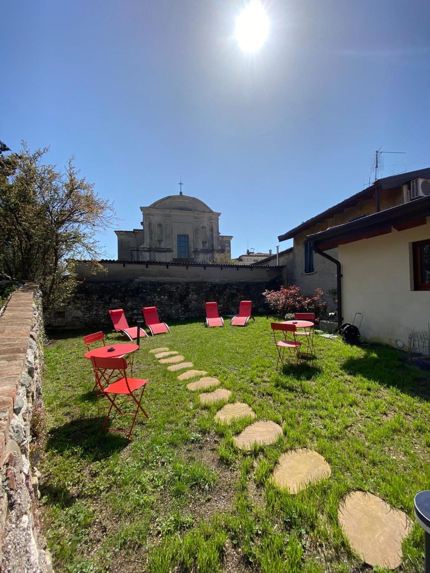 La Volpe Rossa Rooms And Apartments Сан-Феличе-дель-Бенако Экстерьер фото